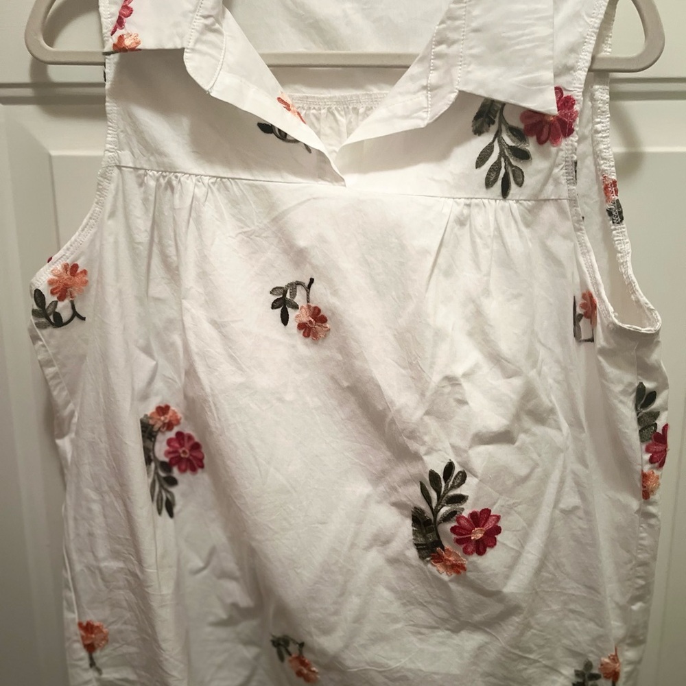 Gabby Isabella Floral Embroidered Sleeveless White Top Size M